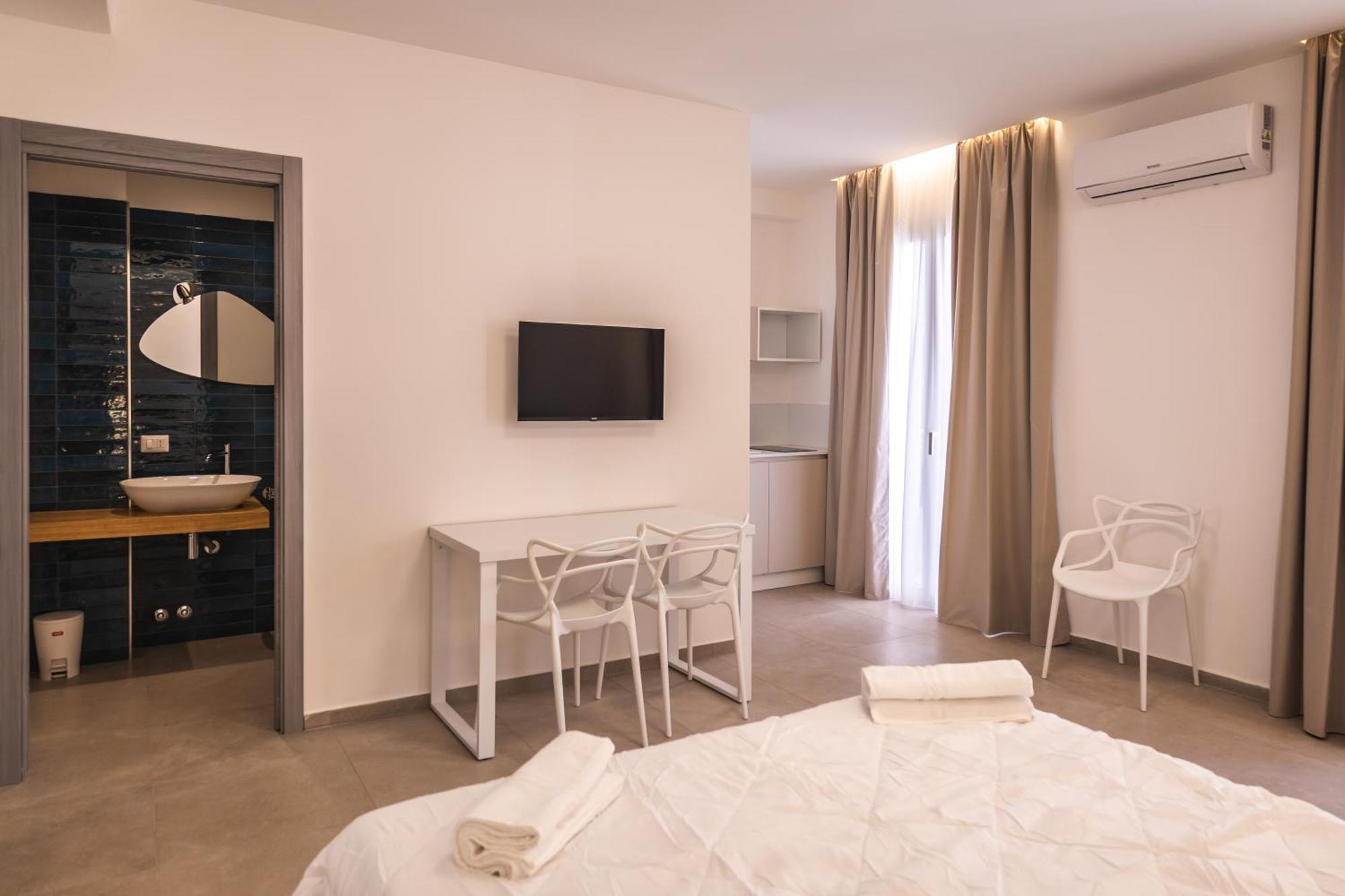 Atena Room يتوجاني المظهر الخارجي الصورة