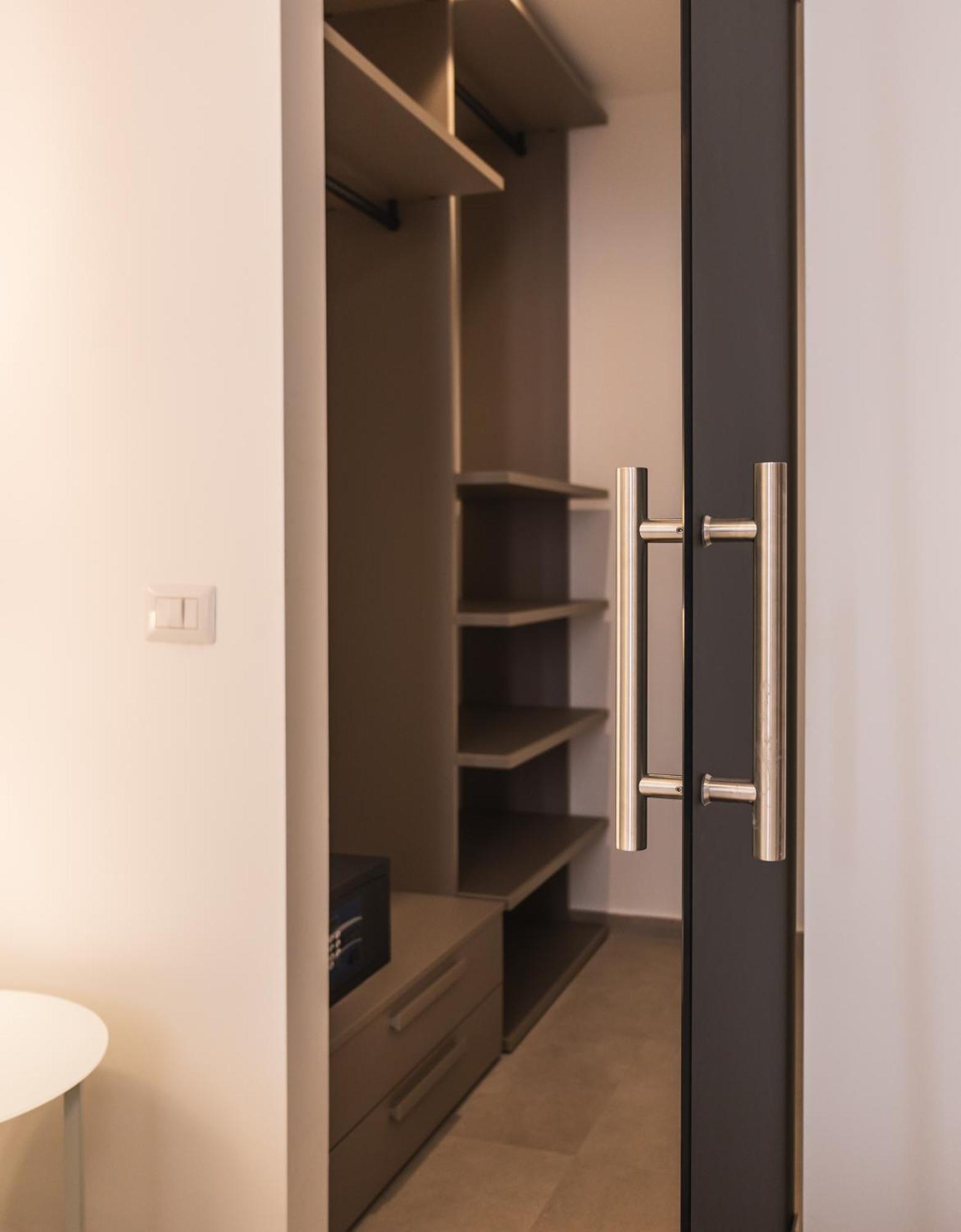 Atena Room يتوجاني المظهر الخارجي الصورة