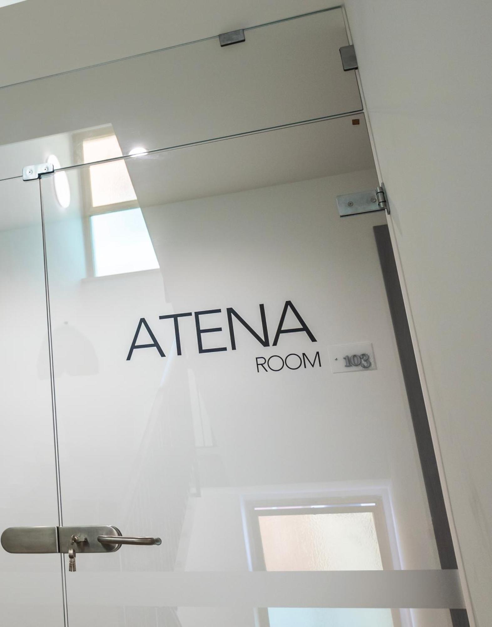 Atena Room يتوجاني المظهر الخارجي الصورة